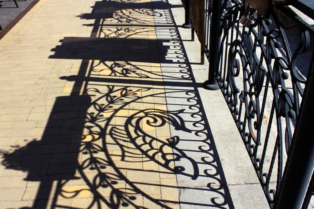 image of fence created by waterjet cutting for custom metalwork
