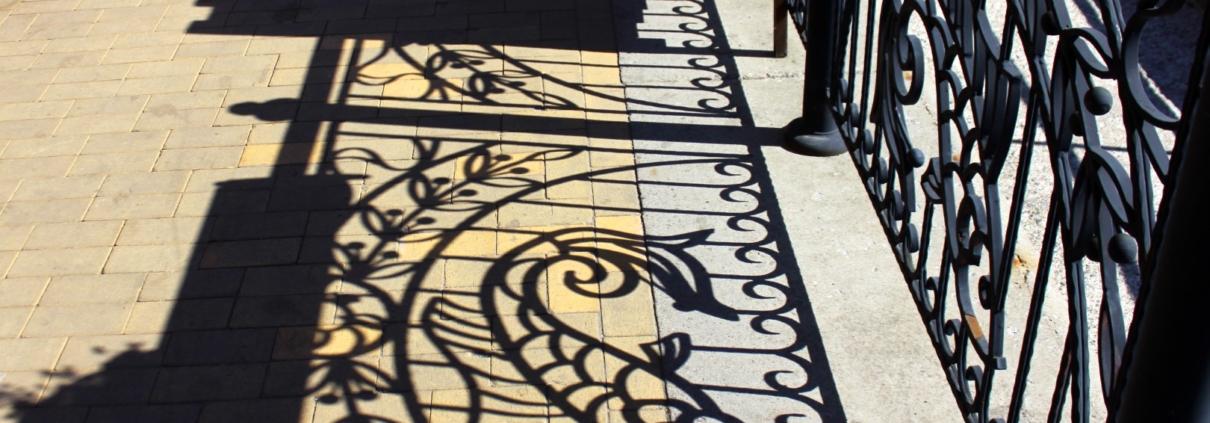 image of fence created by waterjet cutting for custom metalwork